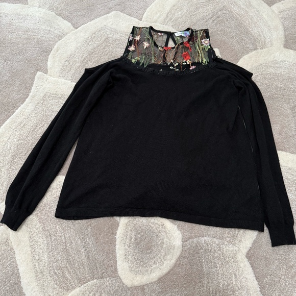 Chic Black Top with Floral Embroidery - Picture 1 of 7